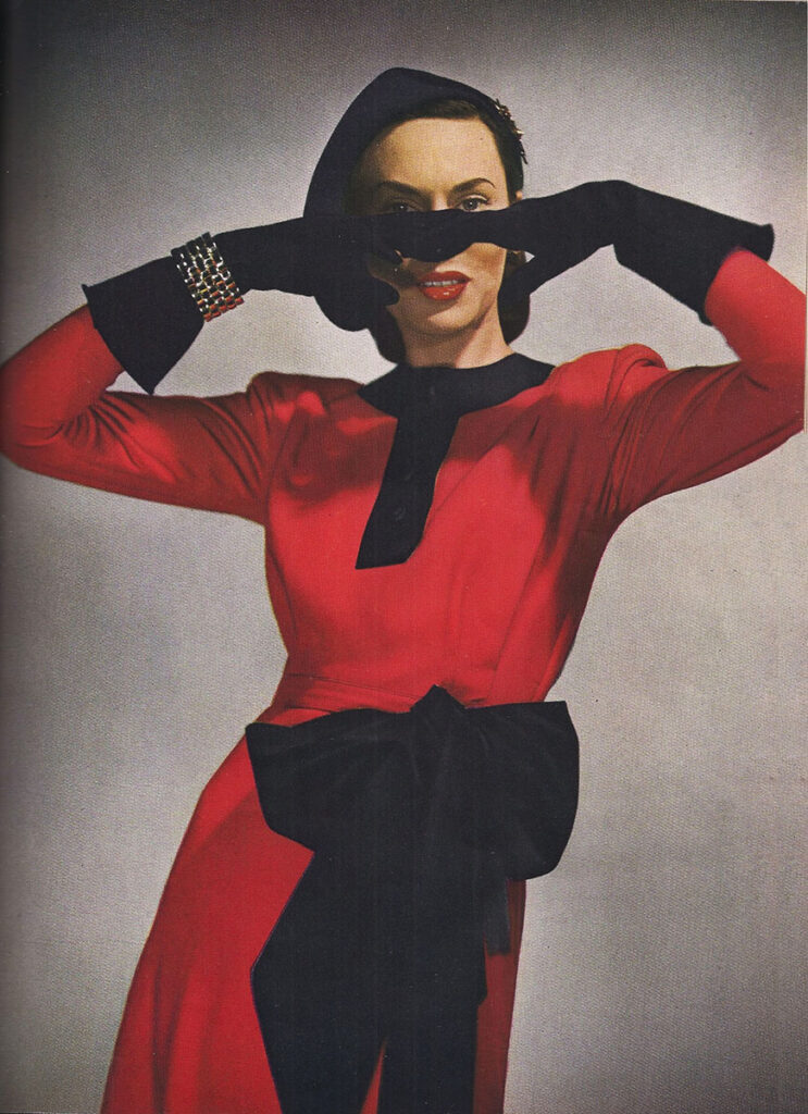 1940s red dress, bracelet, long black glolves