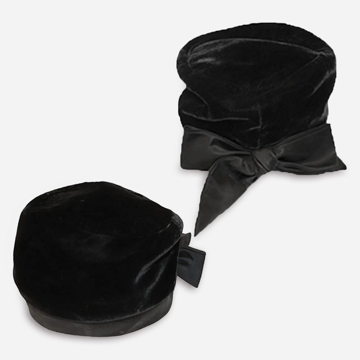Black velvet bubble beret