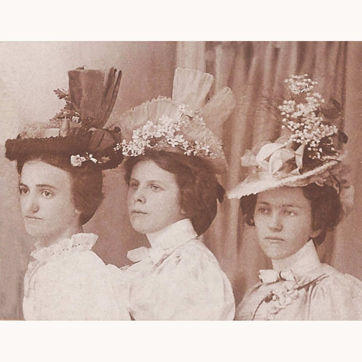 Edwardian women in hats