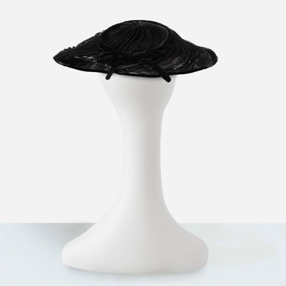 Black crinoline pparisian hat,
