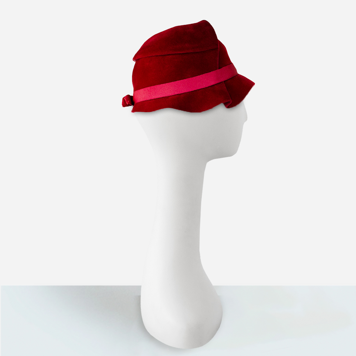 women's maroon felt cloche