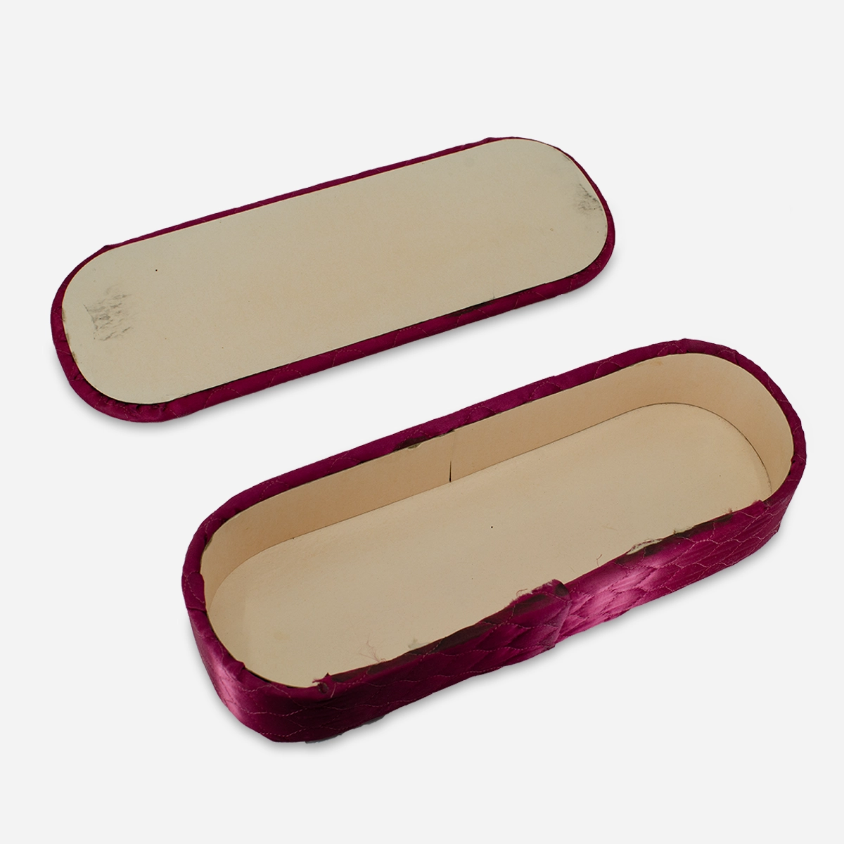 Burgundy quilted box with lid