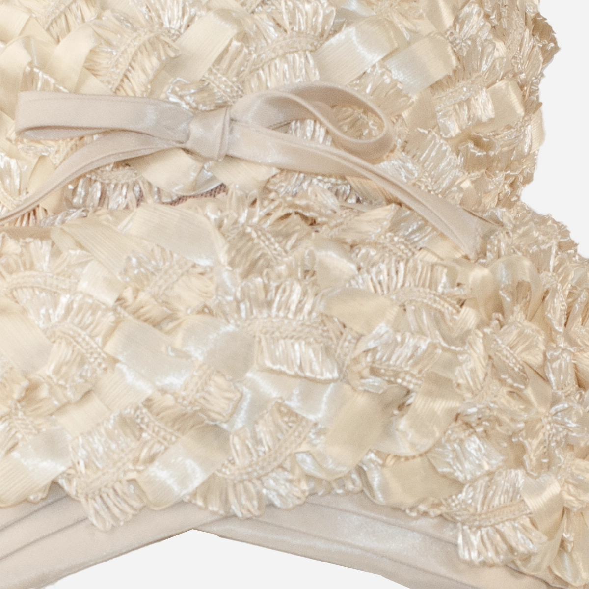 Ruffled straw hat, looped picot braid