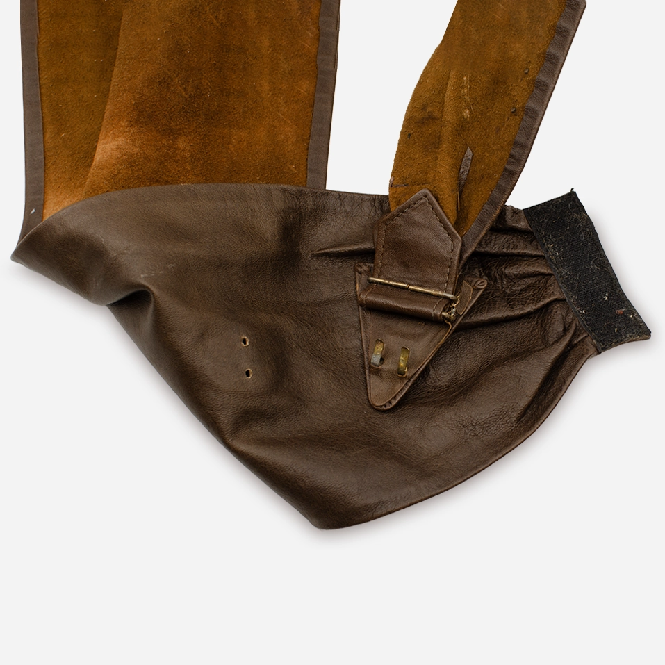 vintage womens brown belt close-up of brown leather buckle with hook and Velcro closure