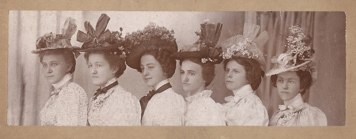 antique photo Women in Edwardian hats