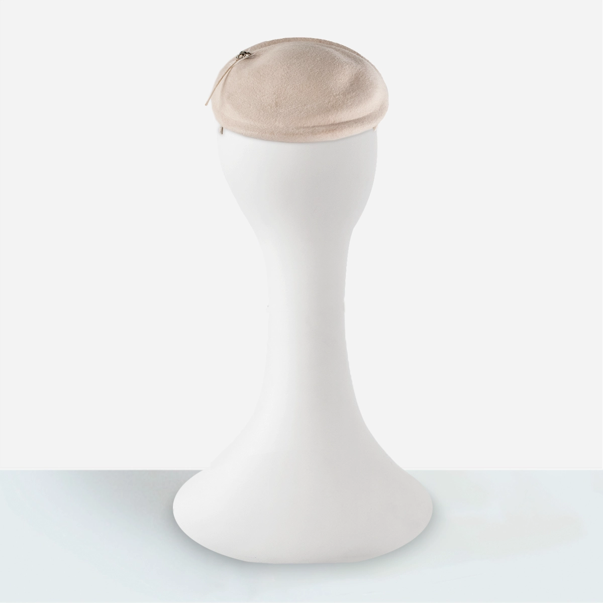 Back view of 1950s Clover Lane cream close hat showing rounded crown