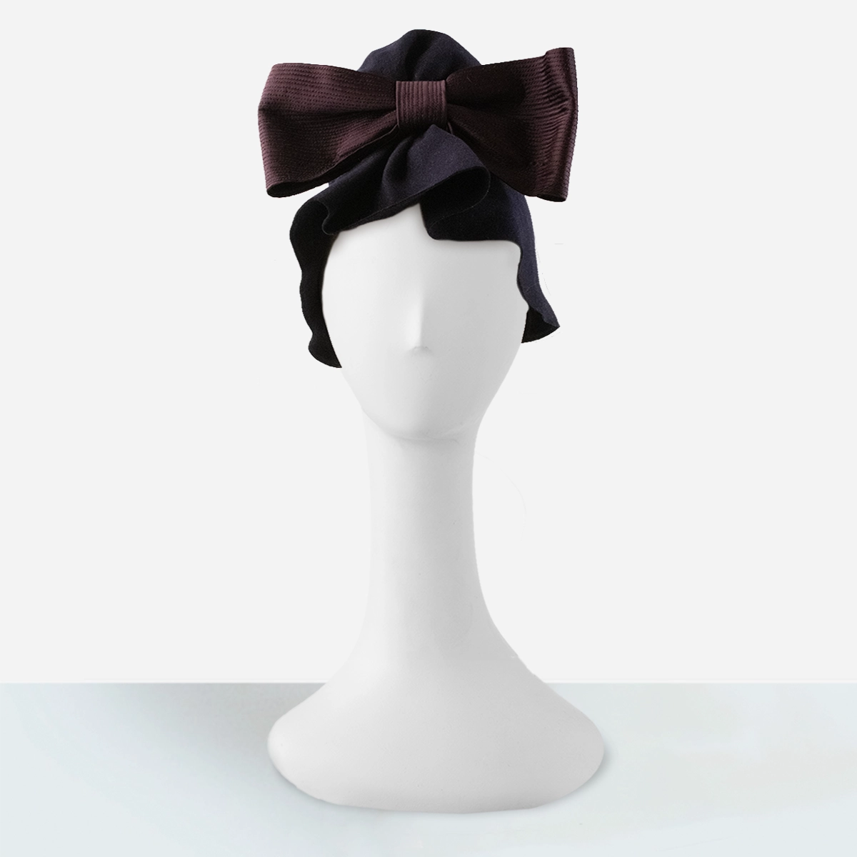 950s Archie Eason cloche hat on mannequin, mid-century close fit