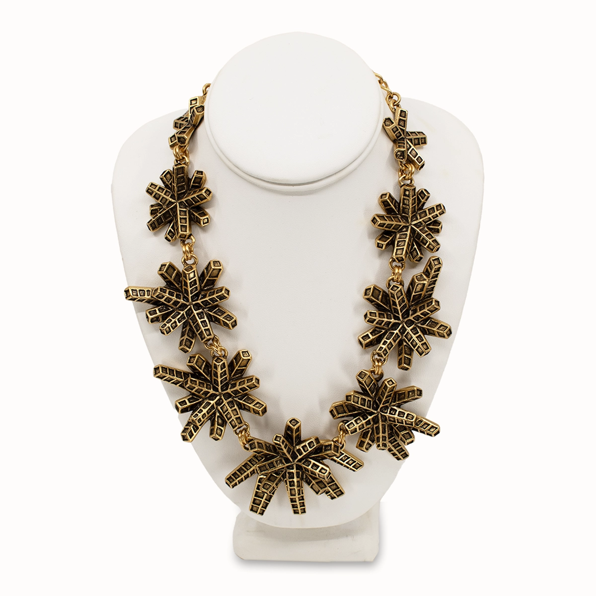 Oscar de la renta floral starburst necklace Oscar de la renta floral starburst necklace on white necklace form