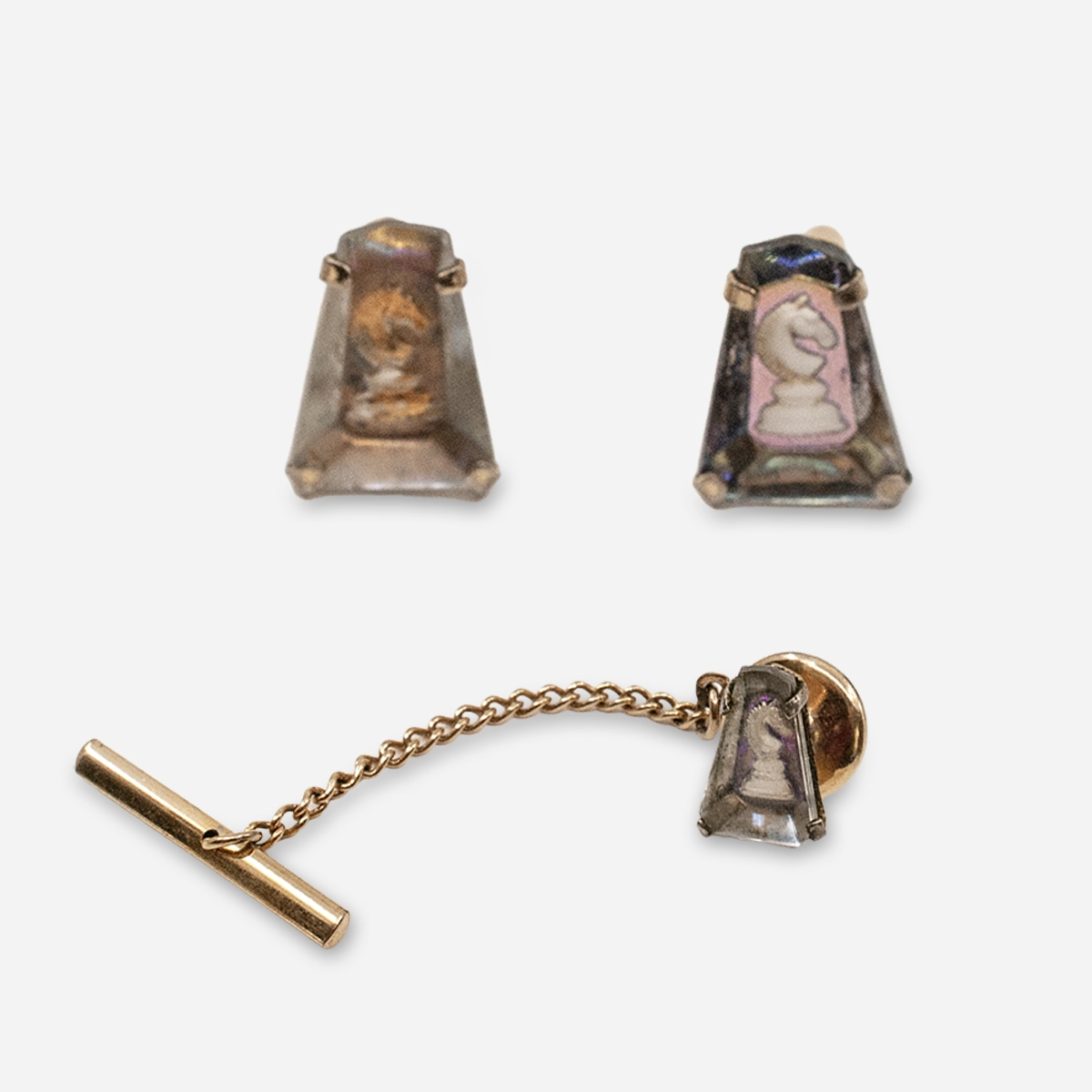 Chess piece cufflink set Vintage Swank chess knight cufflinks and matching tie tack set with gold-tone chain and T-bar.