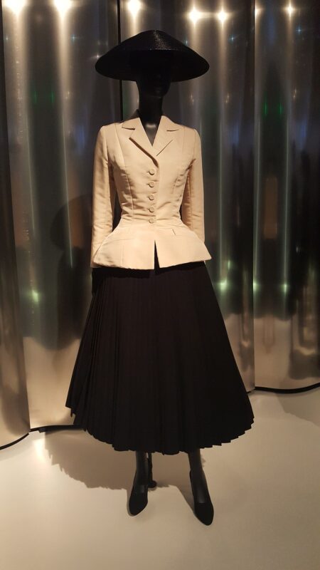 Christian Dior the new paris fashion sensation Dior New Look 1947